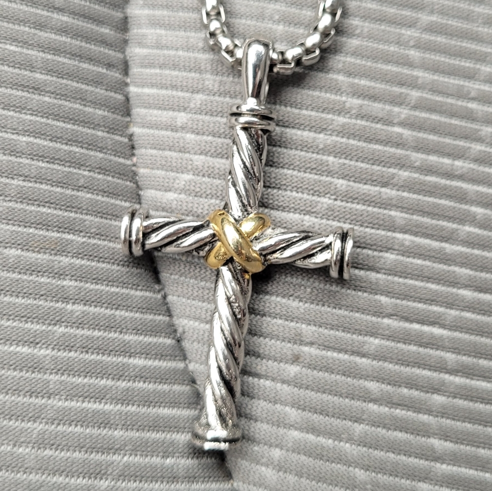 DAVID YURMAN 18K  GOLD AND SIVER CROSD